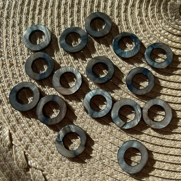 16 Stunning Round Black 20mm Donut Shell Beads for Jewelry Craft Making - Picture 2 of 6